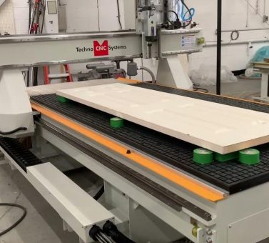 راهنمای کامل ماشین‌های نجاری CNC برای ساخت درب